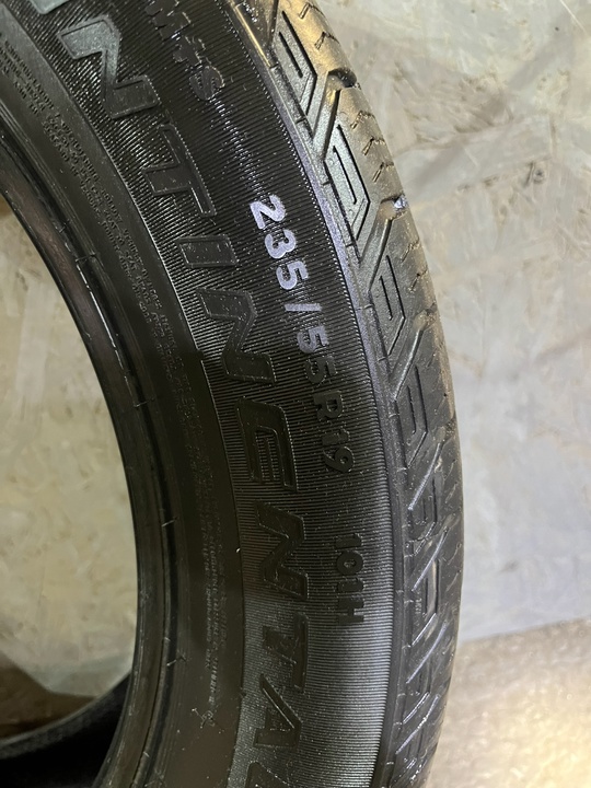 Продам летнюю резинуContinental r19 235/55. (7)