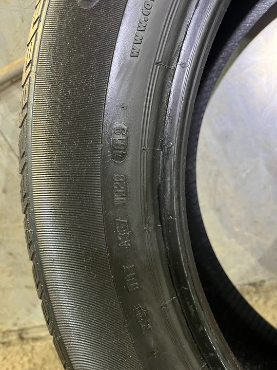 Продам летнюю резинуContinental r19 235/55. (8)