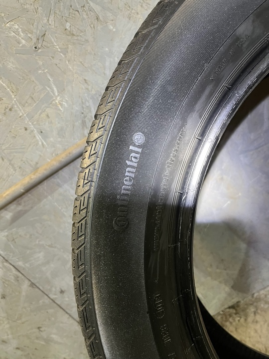Продам летнюю резинуContinental r19 235/55. (9)