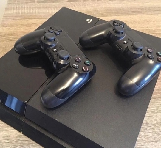 Продам прошытую PS4 версия ПО