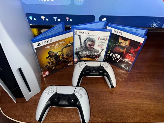 Продаю PlayStation 5 с дисководом.