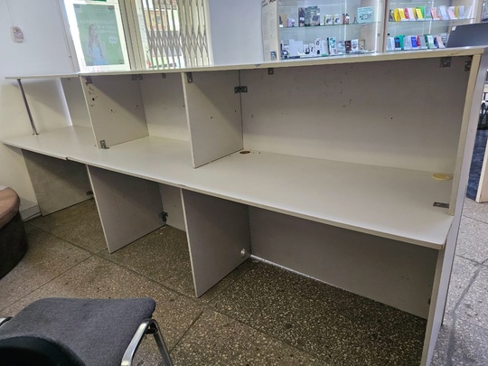 Продаю ресепшен, в нормальном состоянии, (1)