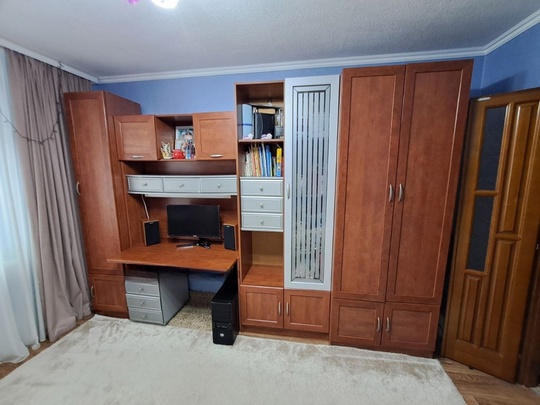 Продам комплект корпусной мебели,длина 3,35м,