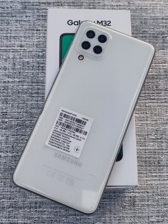 Samsung galaxy m32.
Белый градиент.
Отличное состояние.
Ультра (2)