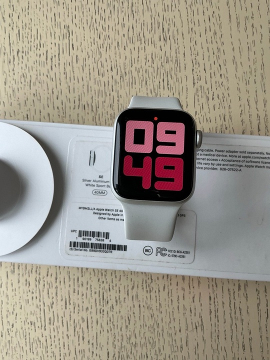 Часы Apple Watch SE (40 (1)