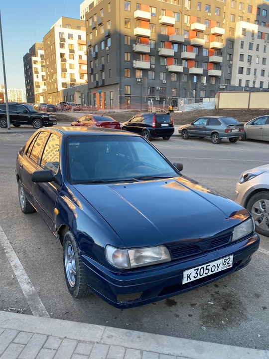 Nissan sunny n14 93г. 
1.6
