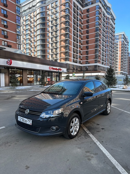 Продам Polo 
Год 2011
Мотор 1.6
Автомат