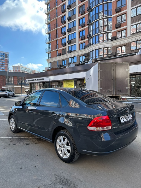 Продам Polo 
Год 2011
Мотор 1.6
Автомат (3)