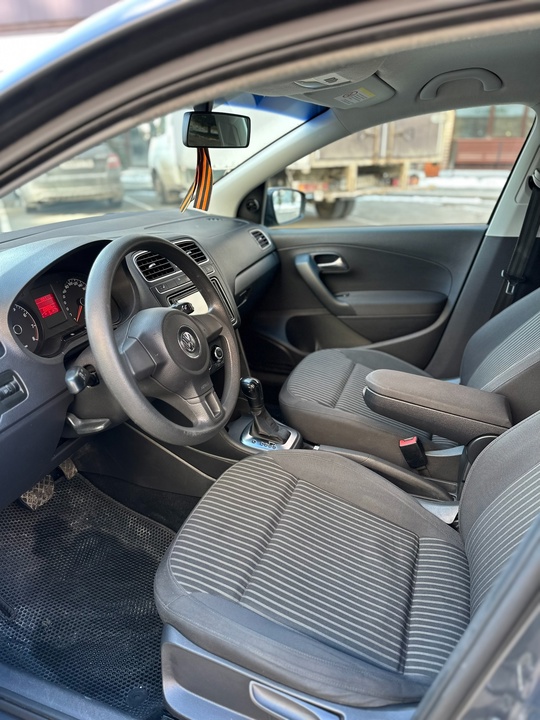 Продам Polo 
Год 2011
Мотор 1.6
Автомат (5)