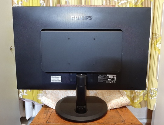 Продам отличный 24" (61см) ЖК-монитор (1)