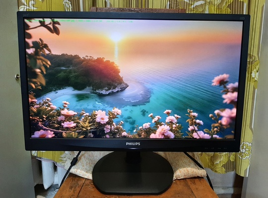 Продам отличный 24" (61см) ЖК-монитор (4)