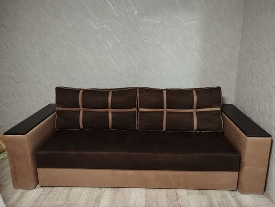 Продам диван Инф по тел+79591223000. (1)