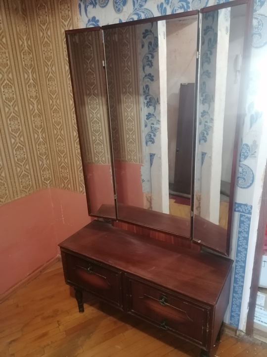 Продам
Сервант 6000
Трюмо 2000
+79787386723 (1)