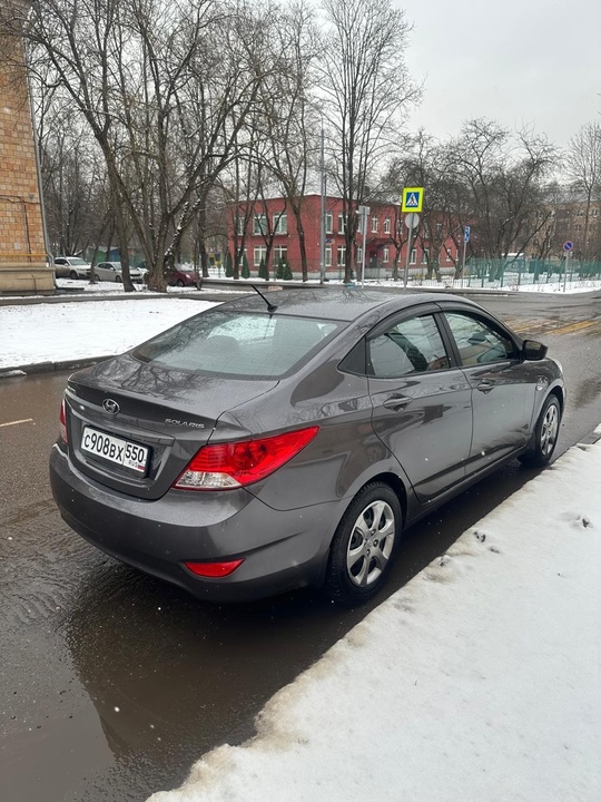 - Hyundai Solaris 2013г 1.6МТ (2)