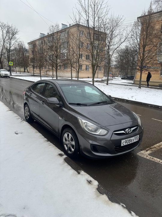- Hyundai Solaris 2013г 1.6МТ (3)