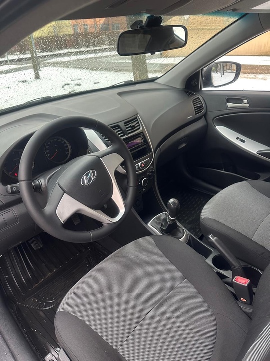 - Hyundai Solaris 2013г 1.6МТ (4)