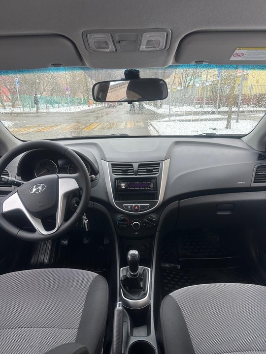 - Hyundai Solaris 2013г 1.6МТ (5)