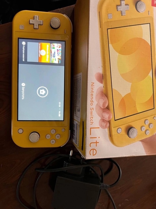 Продам Nintendo Switch Lite желтая. (1)
