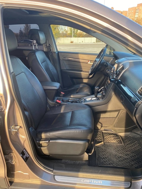 Продам Chevrolet Captiva 2014 года. (6)