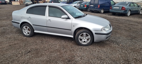 Skoda Octavia (TOUR)
2008 года
1,6 бензин
Кондиционер,
Электростеклоподъемники,
Электрозеркала,
Обогрев