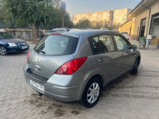 Nissan Tiida 
2008 года
1,6 бензин (3)