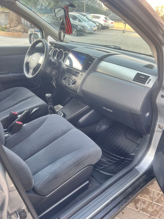 Nissan Tiida 
2008 года
1,6 бензин (6)