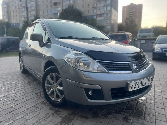 Nissan Tiida 
2008 года
1,6 бензин (8)