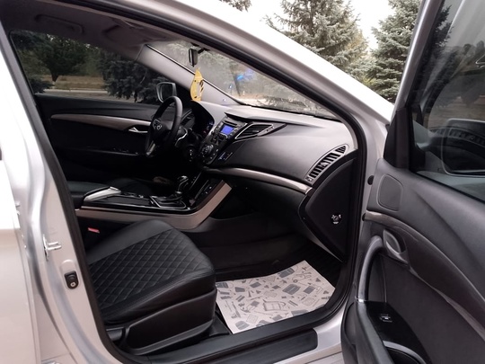 Продам авто Hyundai i40 
В (7)