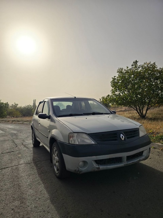 Продам машину 
Renault Logan 2007 (2)
