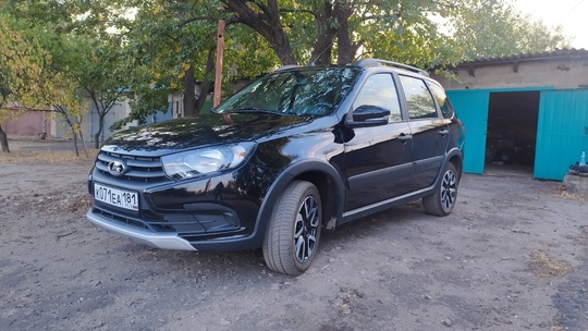Состояние нового авто, куплен за