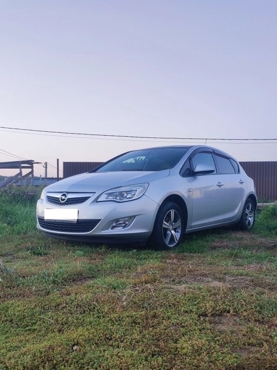 Opel Astra J 2011 г.