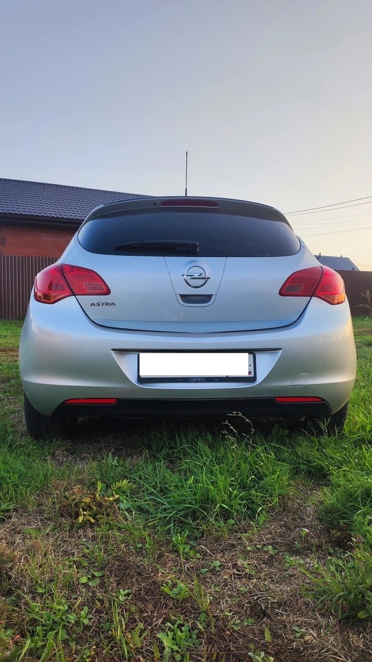 Opel Astra J 2011 г. (2)
