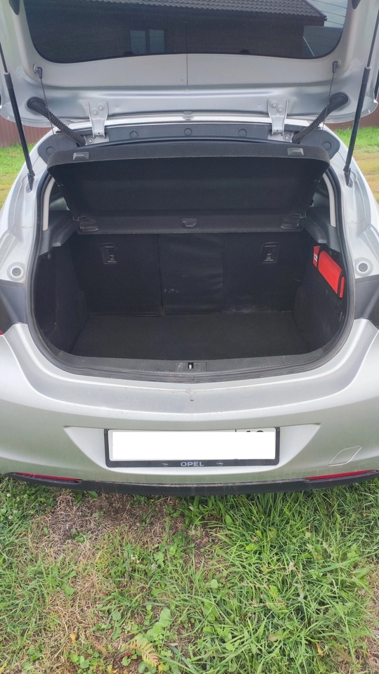 Opel Astra J 2011 г. (3)