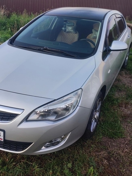 Opel Astra J 2011 г. (5)