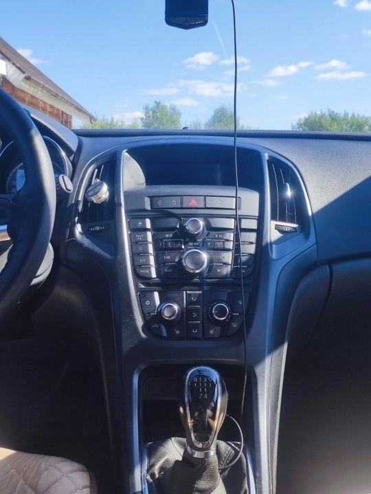 Opel Astra J 2011 г. (6)