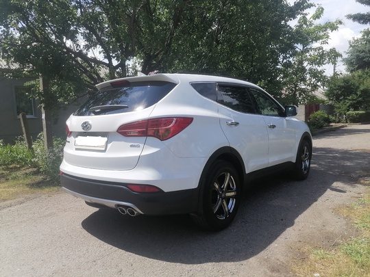 Продам Hyundai Santa Fe 2012 (3)