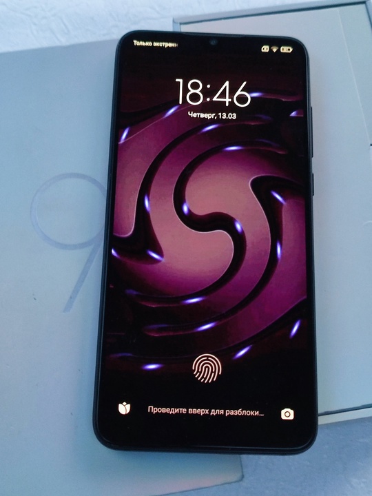 Xiaomi Mi 9 piano black.
Премиальная