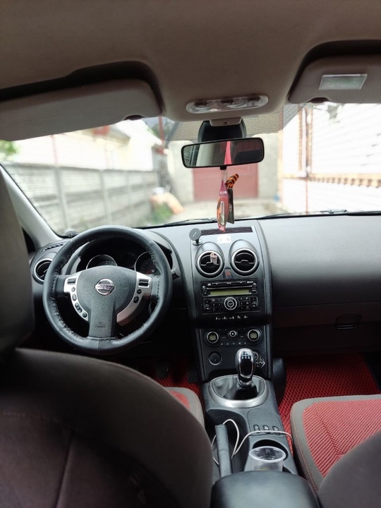 Продам . NISSAN QASHQAI 2009года (6)