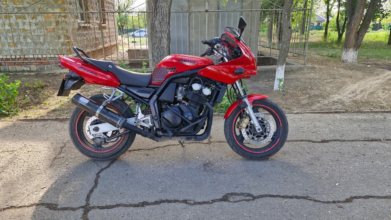 ‼Продаётся мотоцикл‼ 
Yamaha FZS600 
✅Мотоцикл (1)