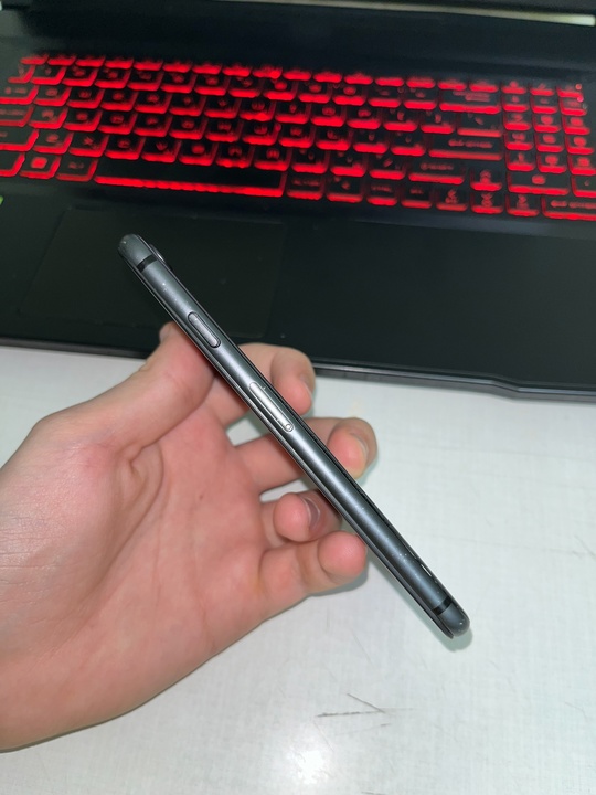 Продам iPhone 8 на 64ГБ, (4)