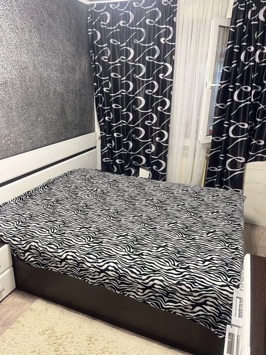 Продам двуспальную кровать. 
Состояние хорошее
