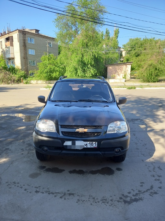 Продам Ниву Шевроле 
2013 год (2)