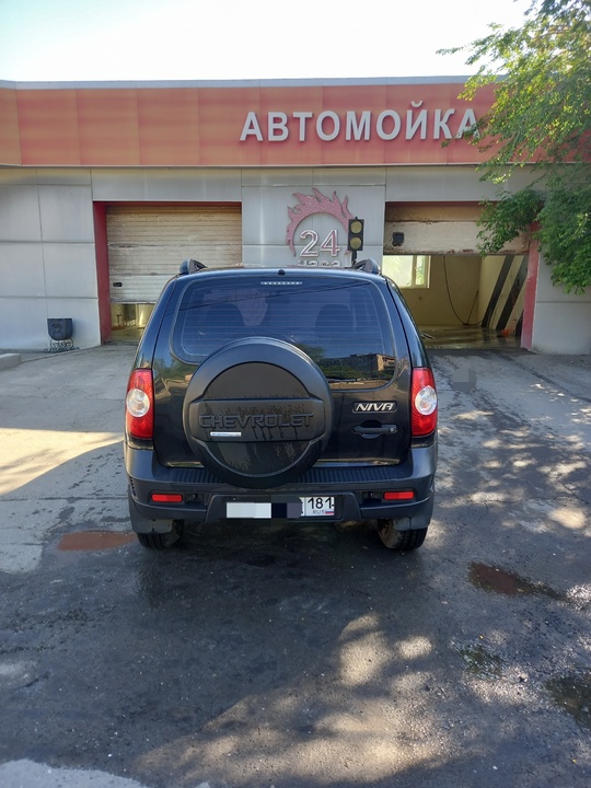 Продам Ниву Шевроле 
2013 год (3)