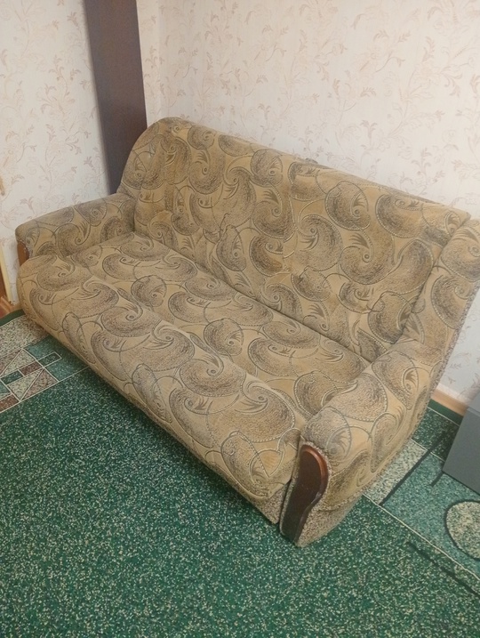 Продам Диван выдвижной в хорошем (1)