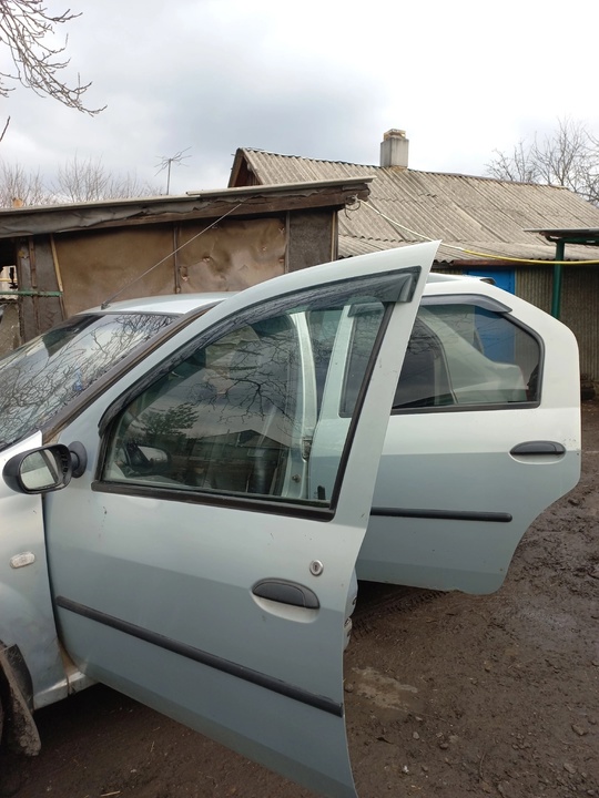 Продам машину 
Renault Logan 2007 (2)