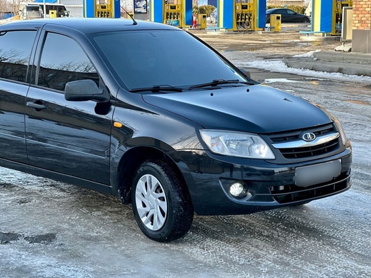 Продам LADA GRANTA 
2014года 
132.000 (5)