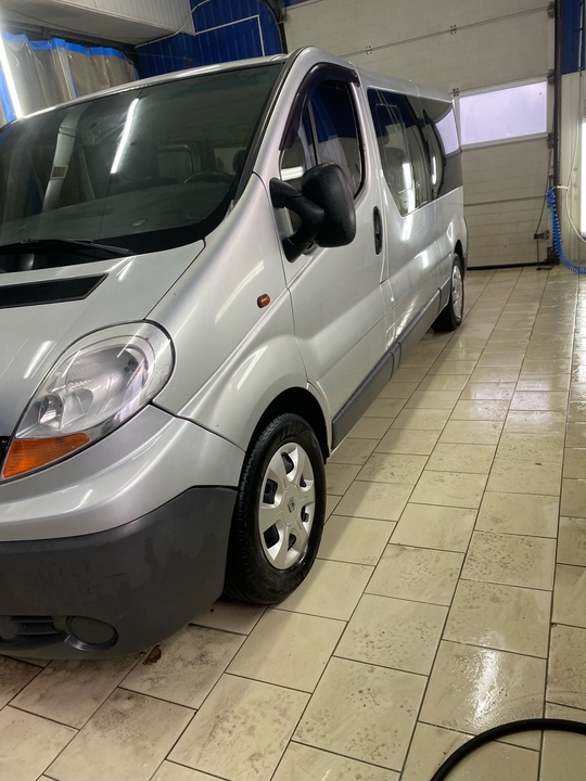 RENAULT TRAFIC 2007 год пассажир