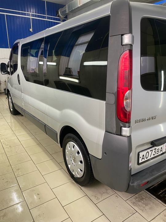 RENAULT TRAFIC 2007 год пассажир (2)