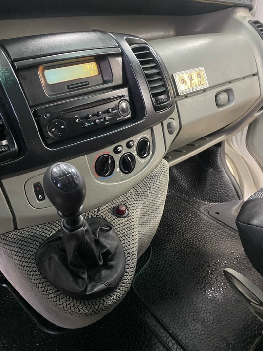 RENAULT TRAFIC 2007 год пассажир (4)