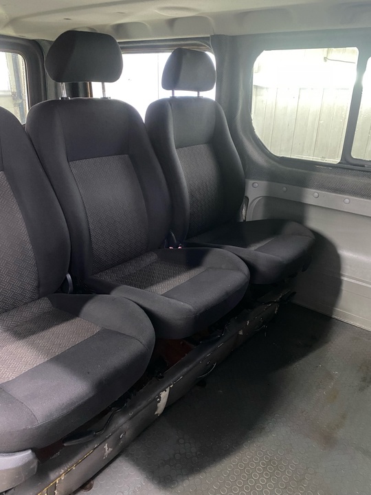 RENAULT TRAFIC 2007 год пассажир (6)